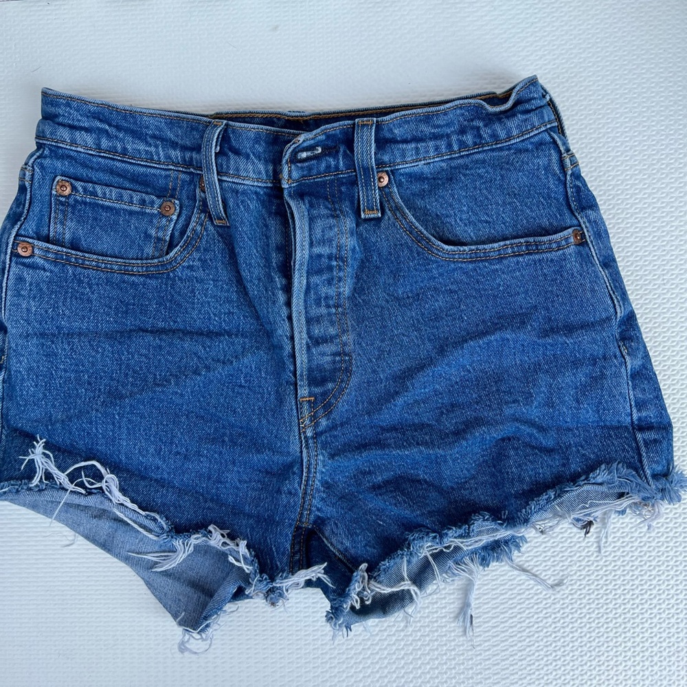 Levi’s shorts -27